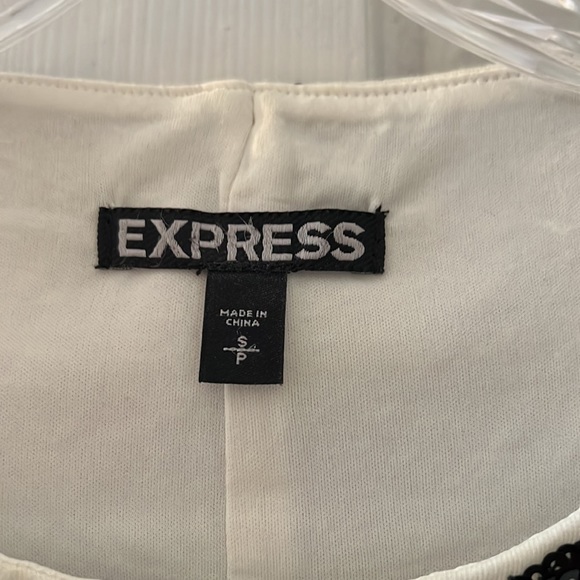 Express dress - Picture 2 of 6